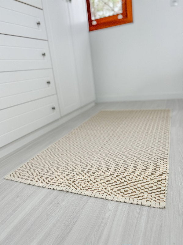 Tapete bordado G caramelo 75 x 140 cm