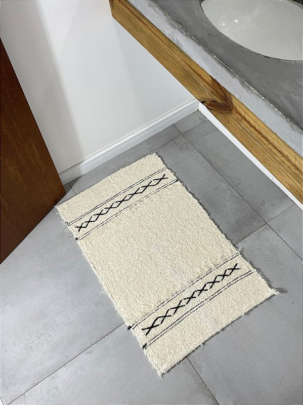 TAPETINHO FELPUDO BOHO PRETO 50x80cm