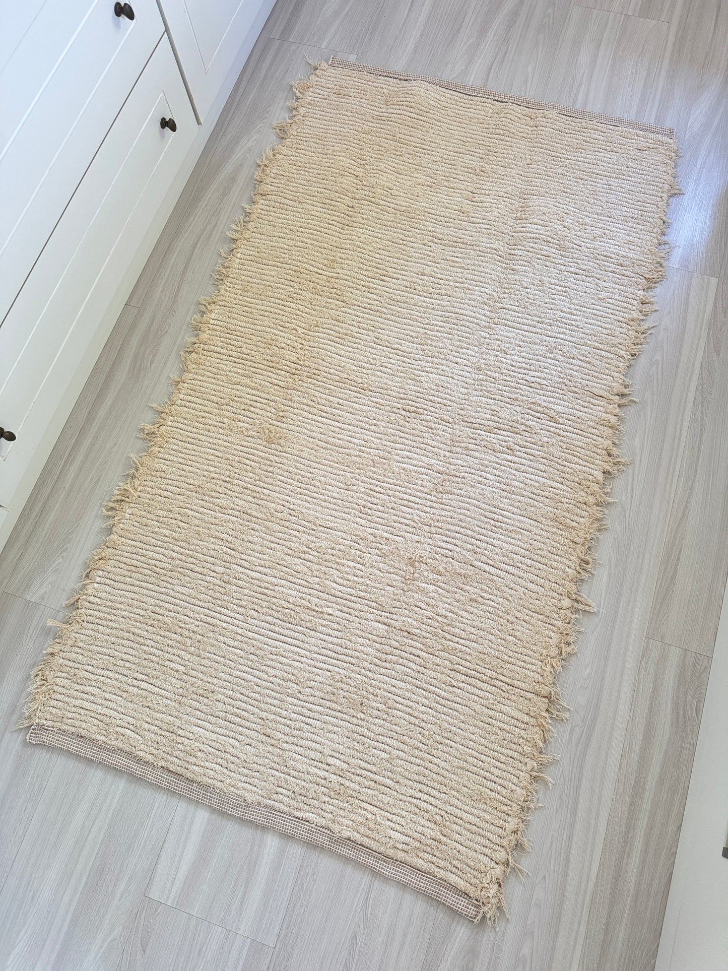 TAPETE BEIRA CAMA FELPUDO DUPLA FACE BEGE 80x150cm