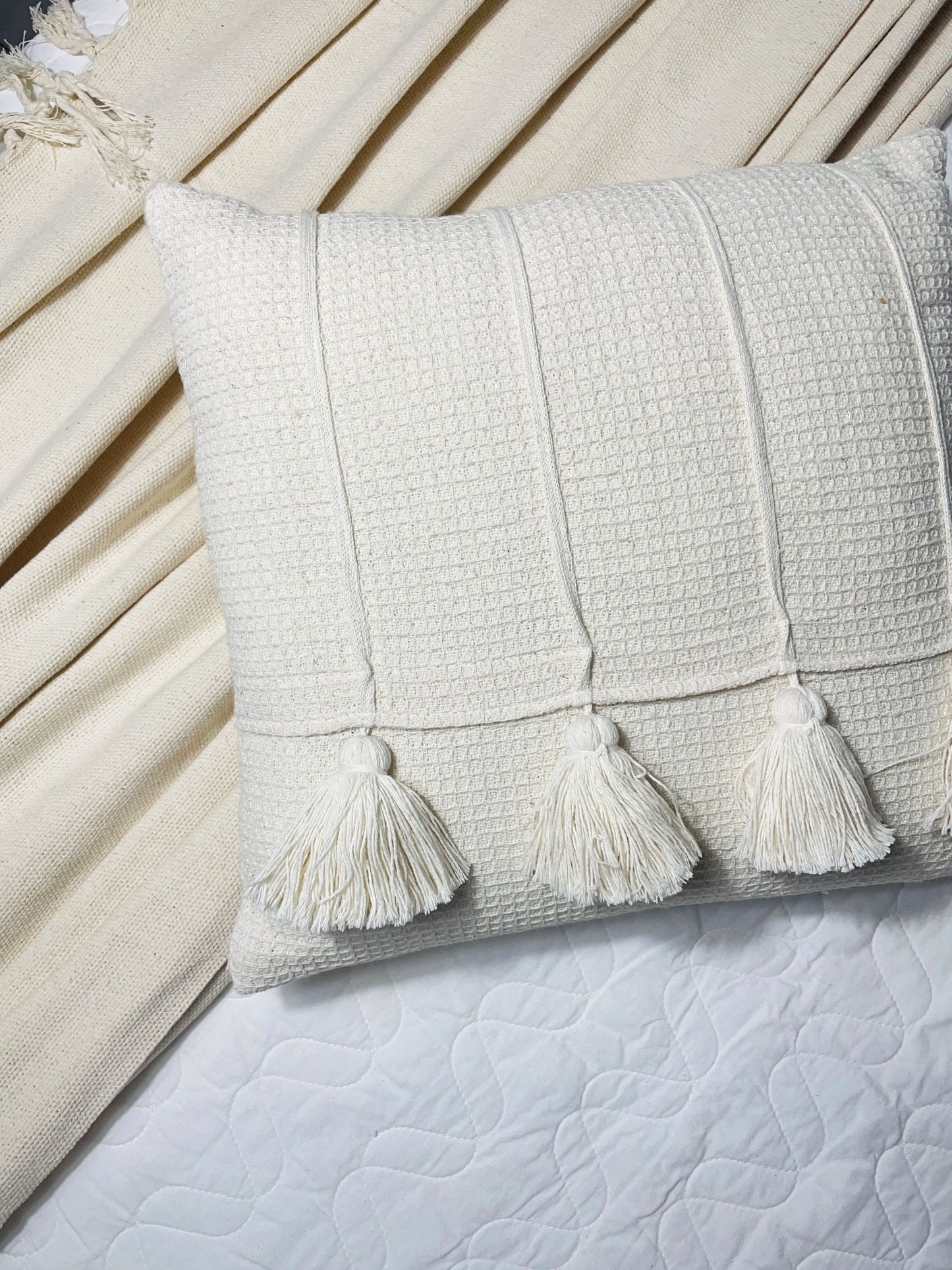CAPA PARA ALMOFADA APLIQUES TASSEL