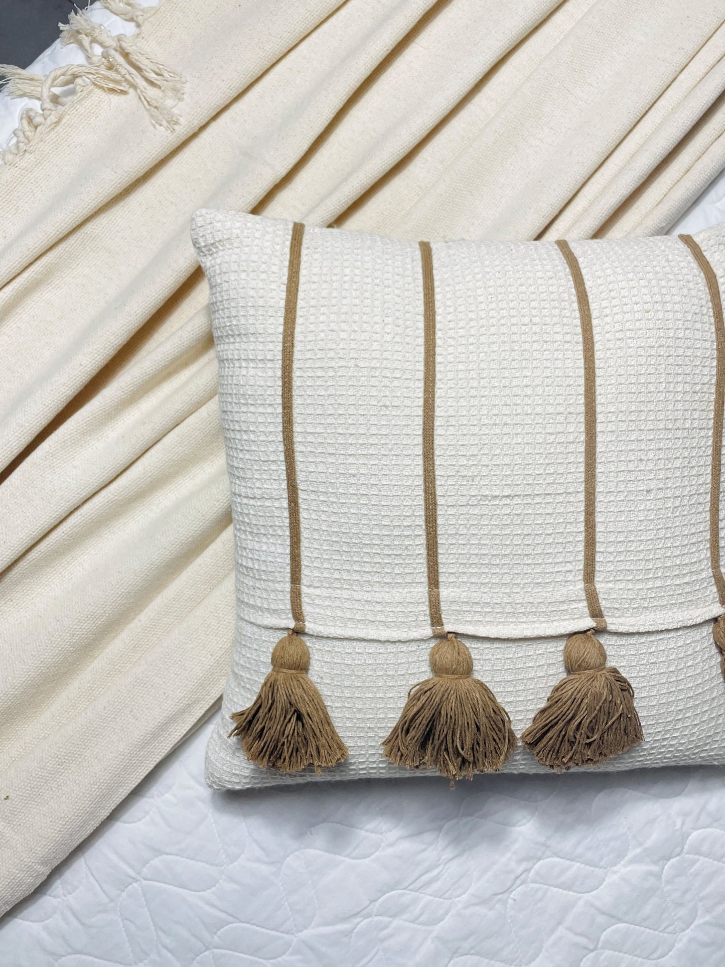 CAPA PARA ALMOFADA APLIQUES TASSEL