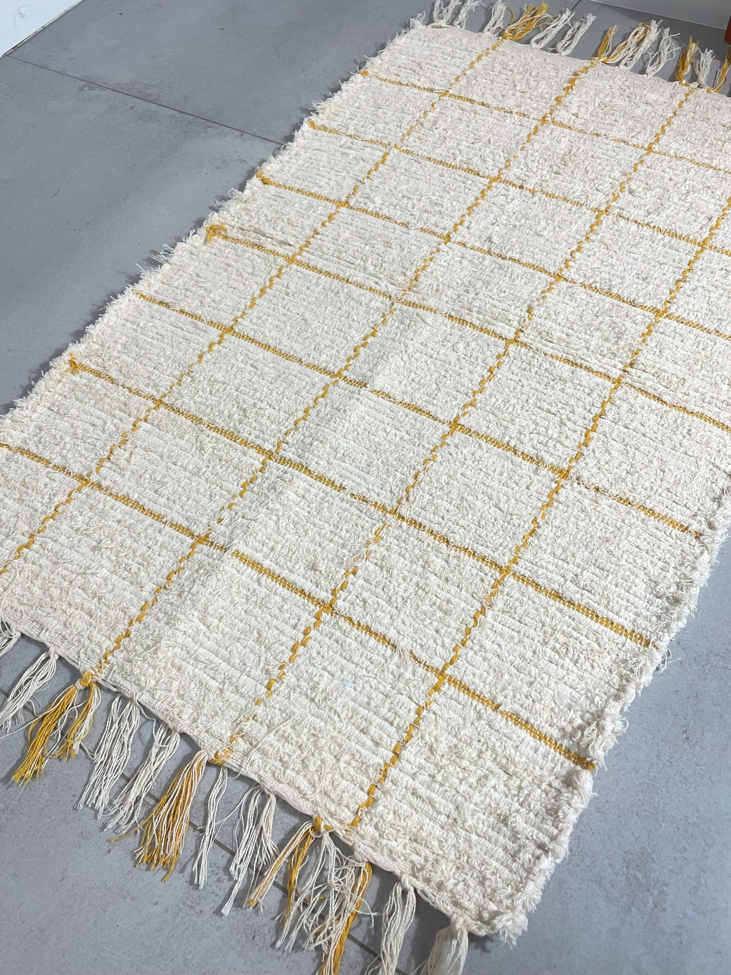 TAPETINHO FELPUDO GRID MOSTARDA 50x80cm