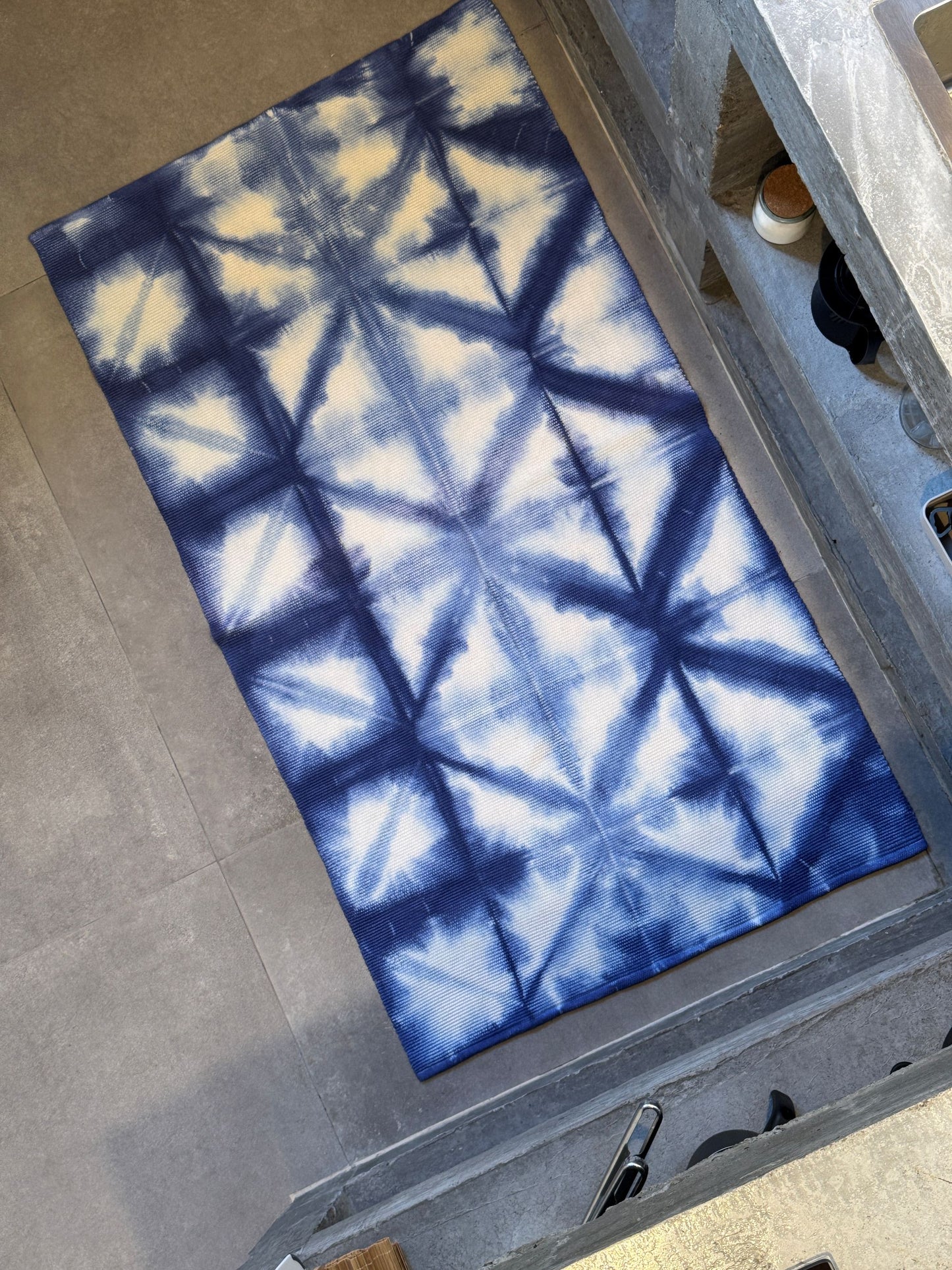 TAPETE MEDIO SHIBORI INDIGO TRIS