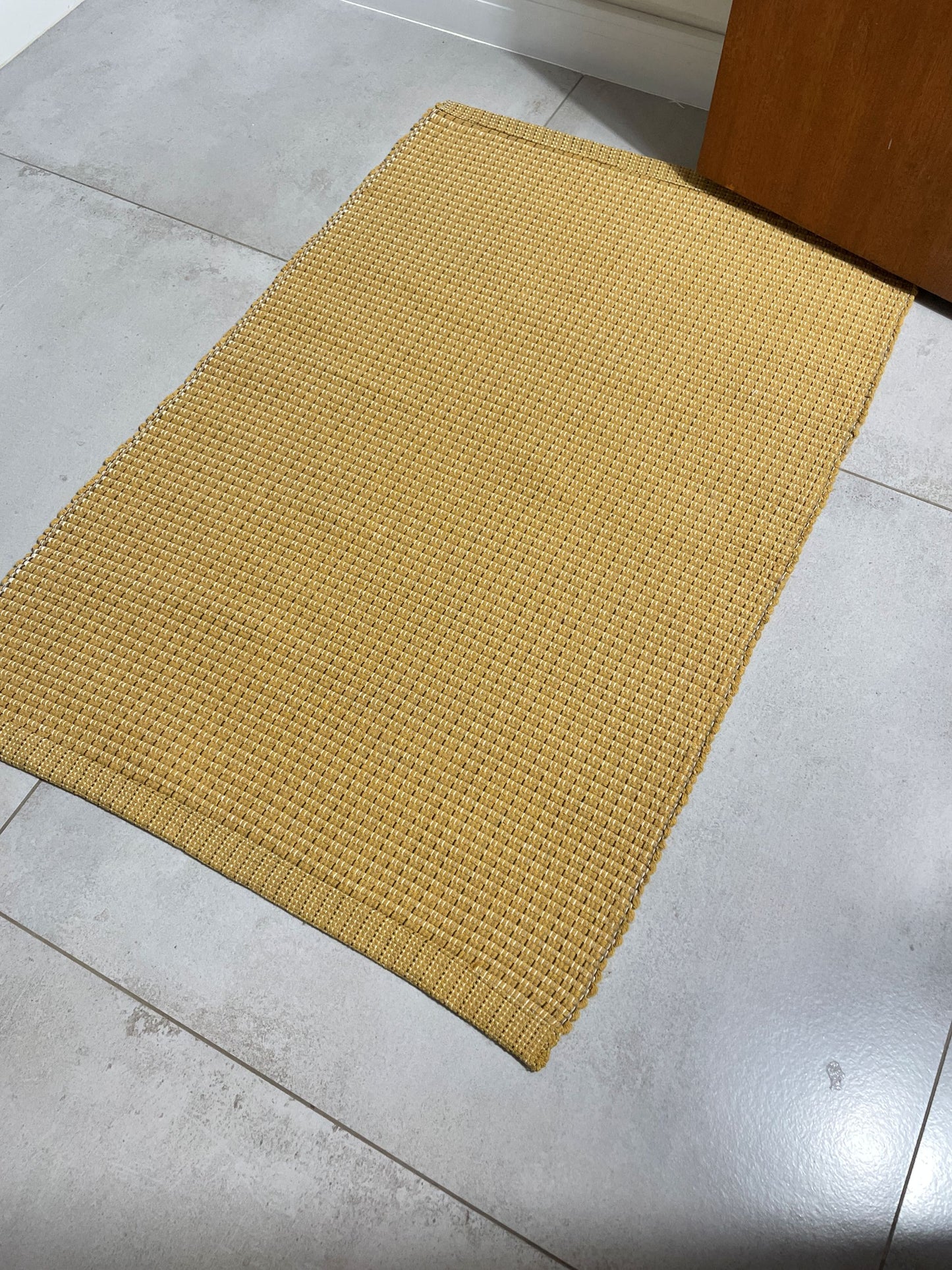 TAPETINHO TRAMA MESCLADA MOSTARDA 50x80cm