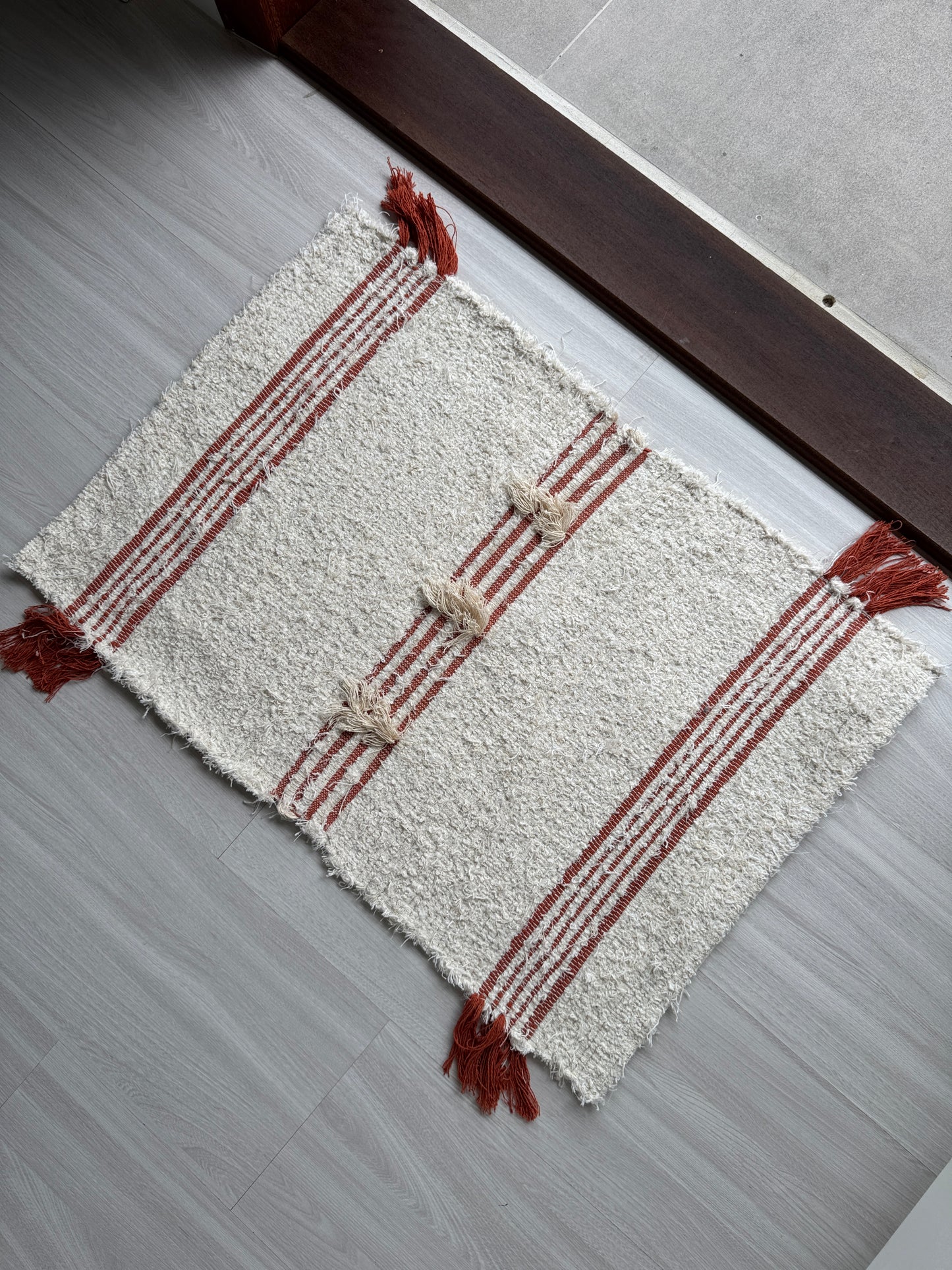 TAPETINHO LÚDICO SENSORIAL TERRA 50x80cm