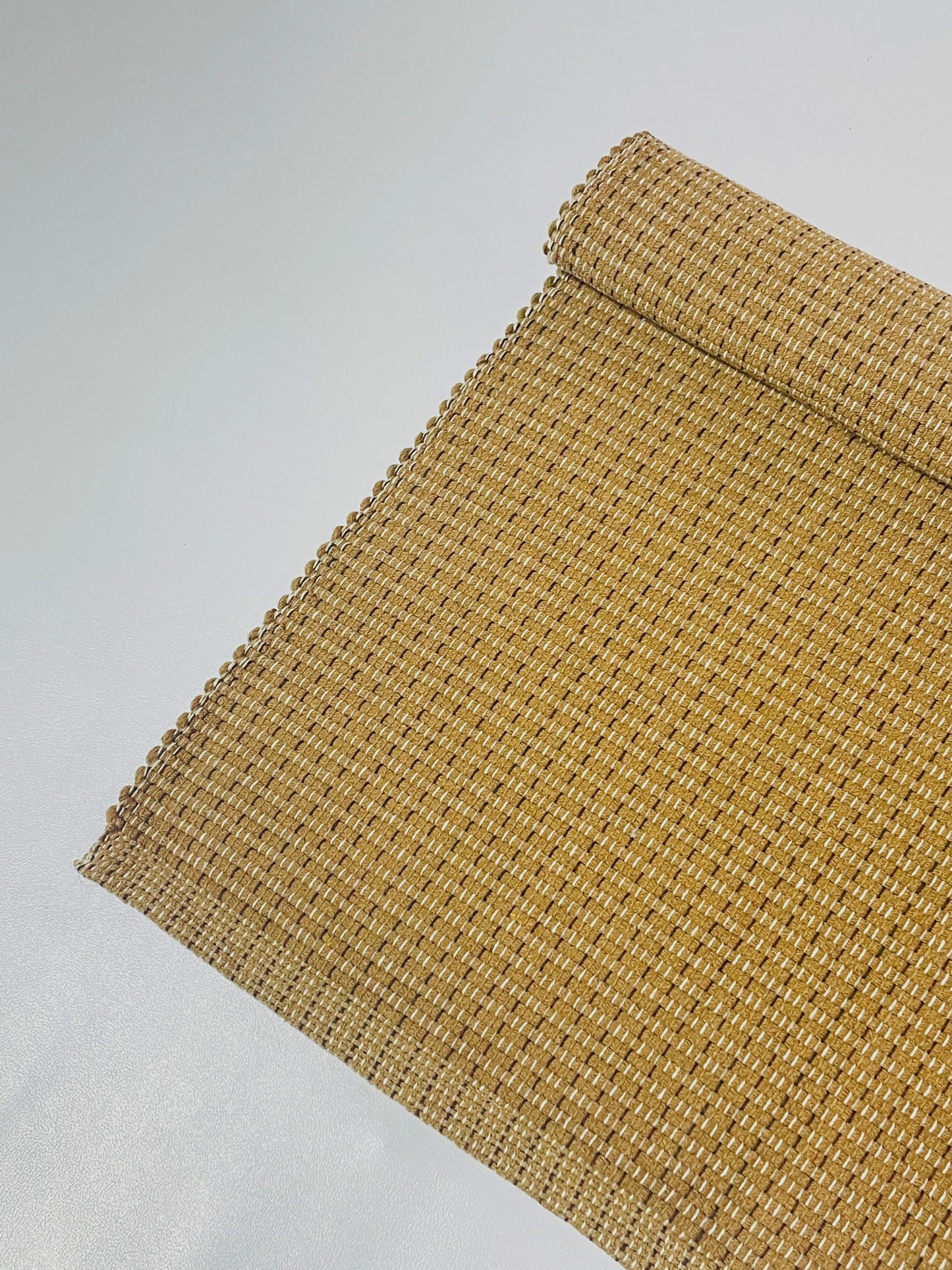TAPETINHO TRAMA MESCLADA CARAMELO 50x80cm