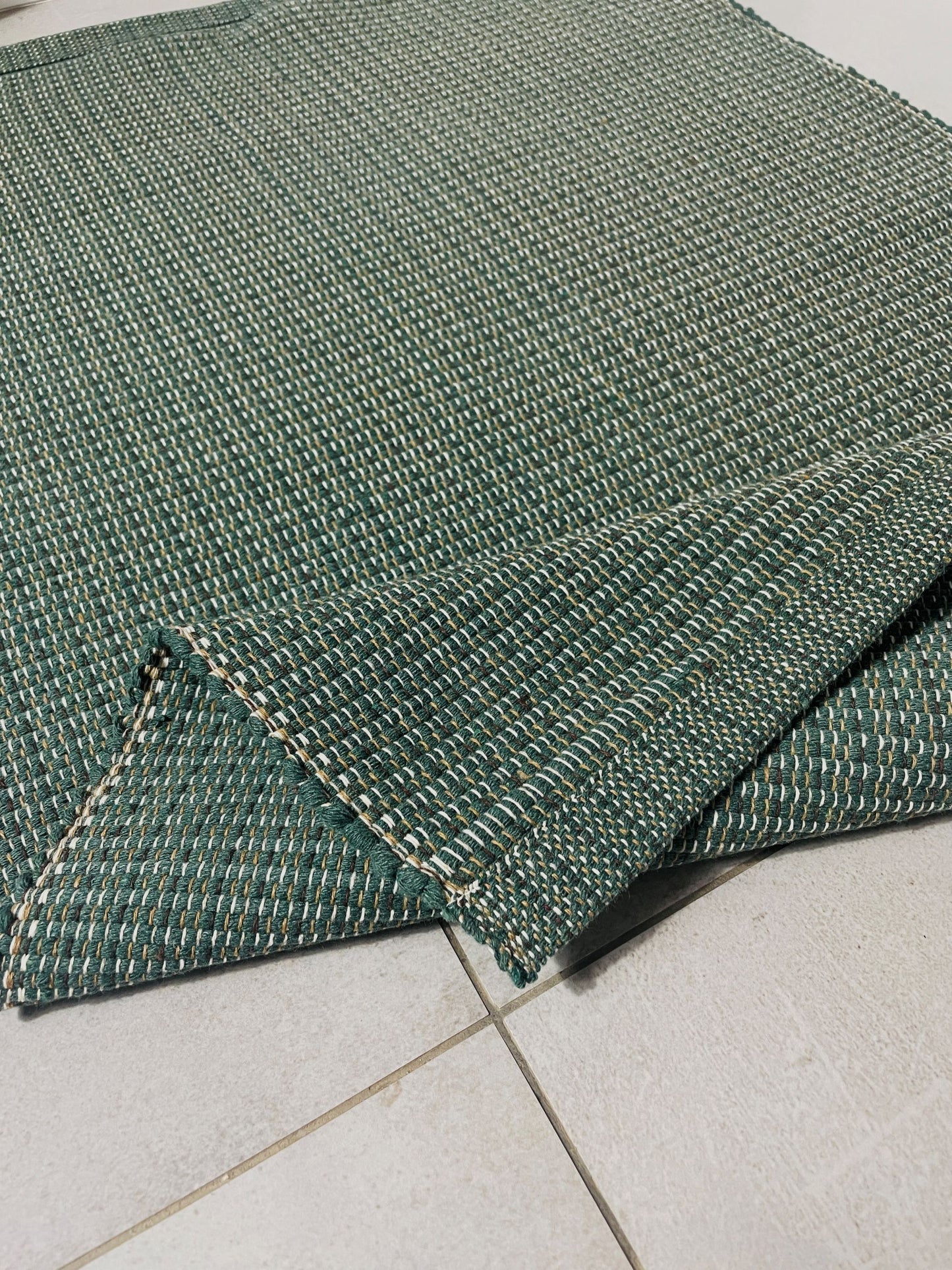 TAPETINHO TRAMA MESCLADA VERDE MUSGO 50x80cm