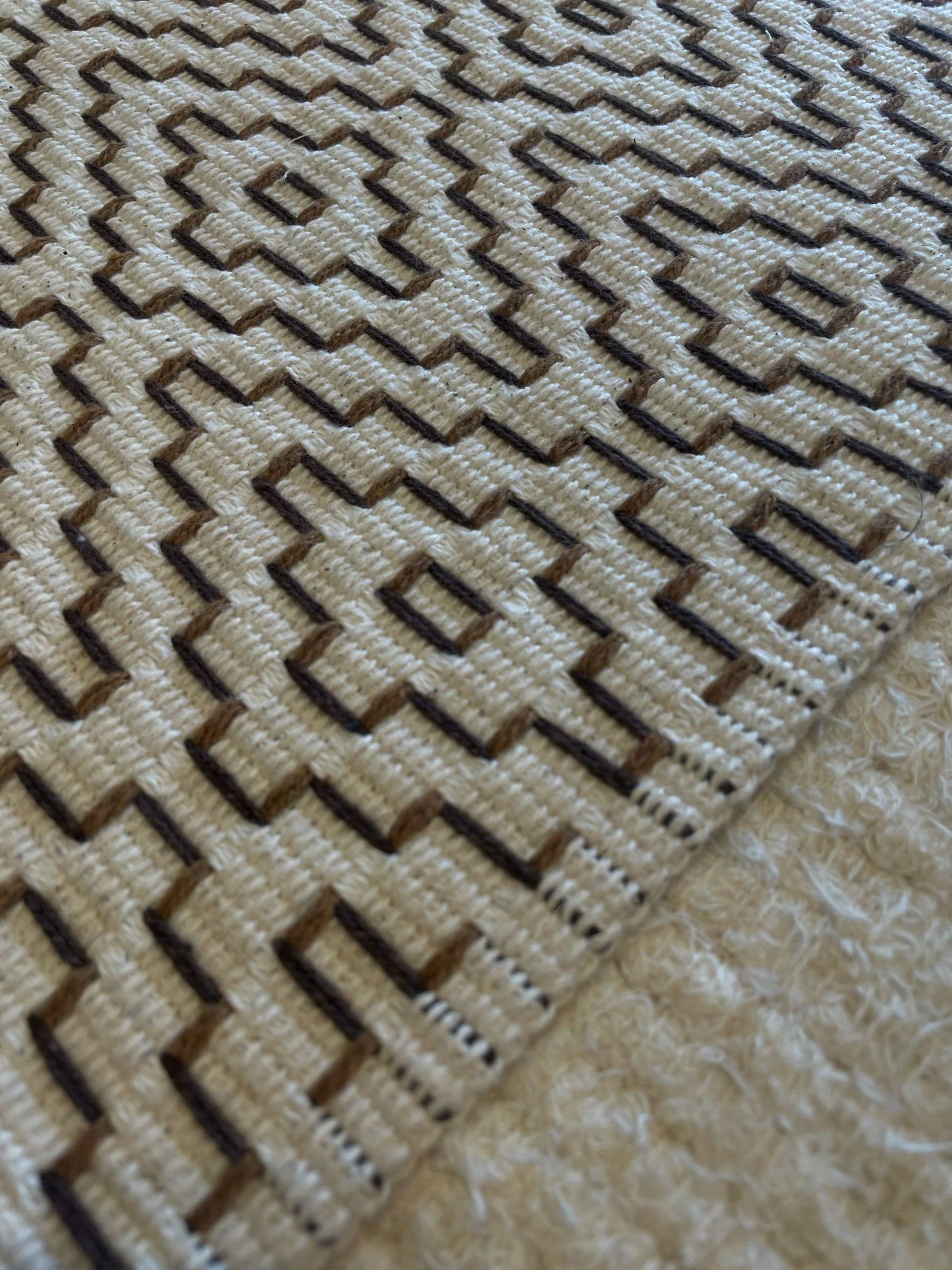 PASSADEIRA BORDADA MARROM