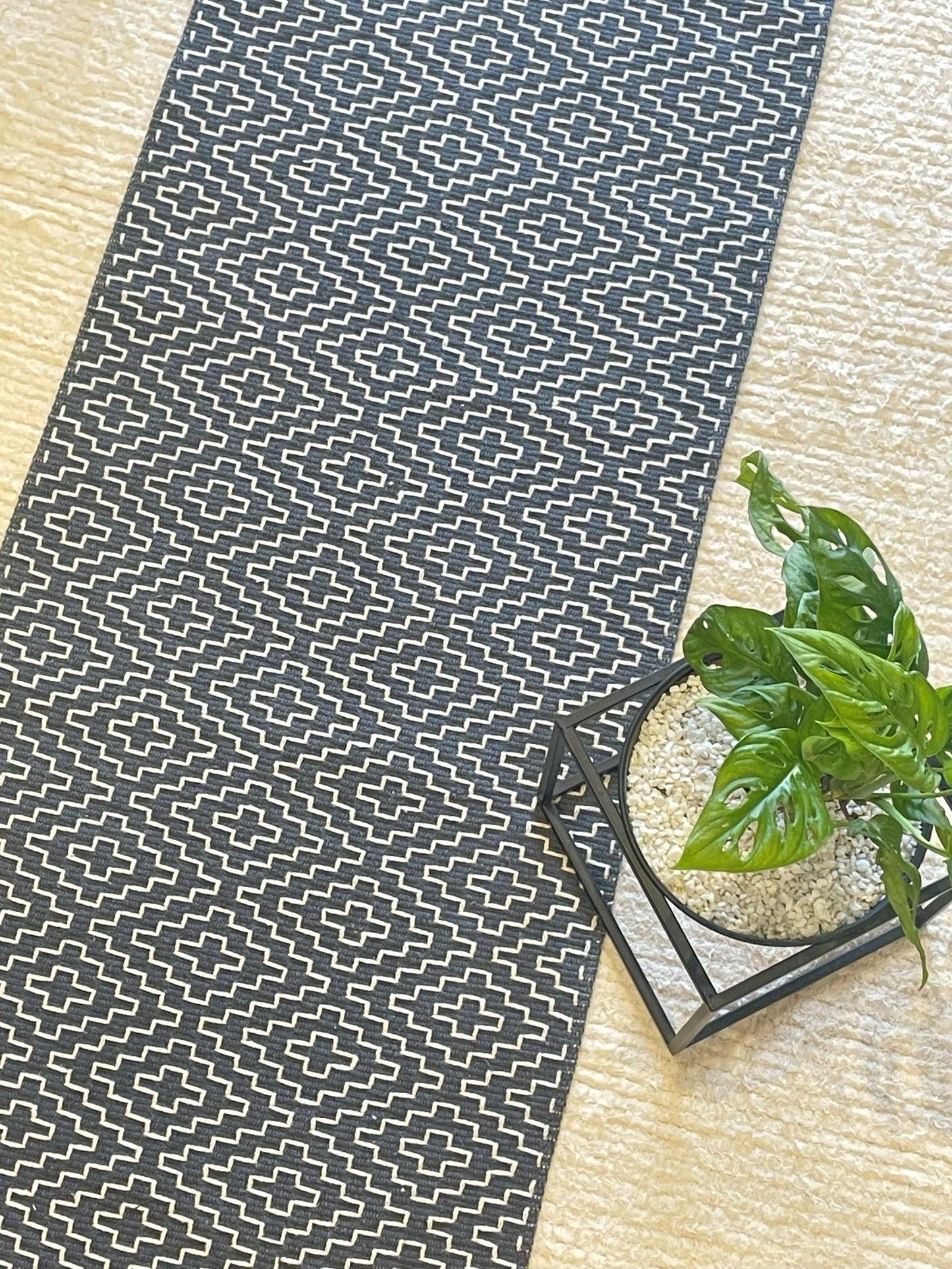 PASSADEIRA BORDADA CINZA