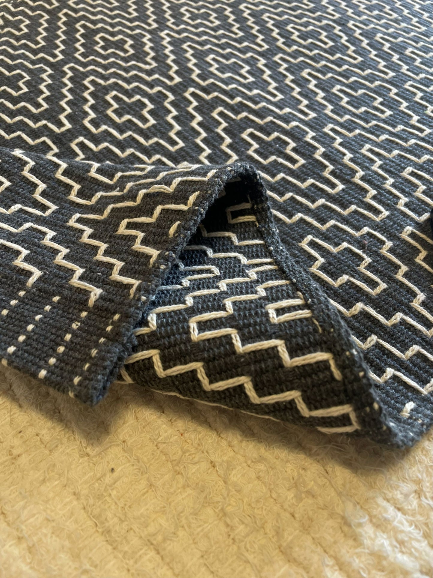 PASSADEIRA BORDADA CINZA