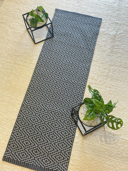 PASSADEIRA BORDADA CINZA