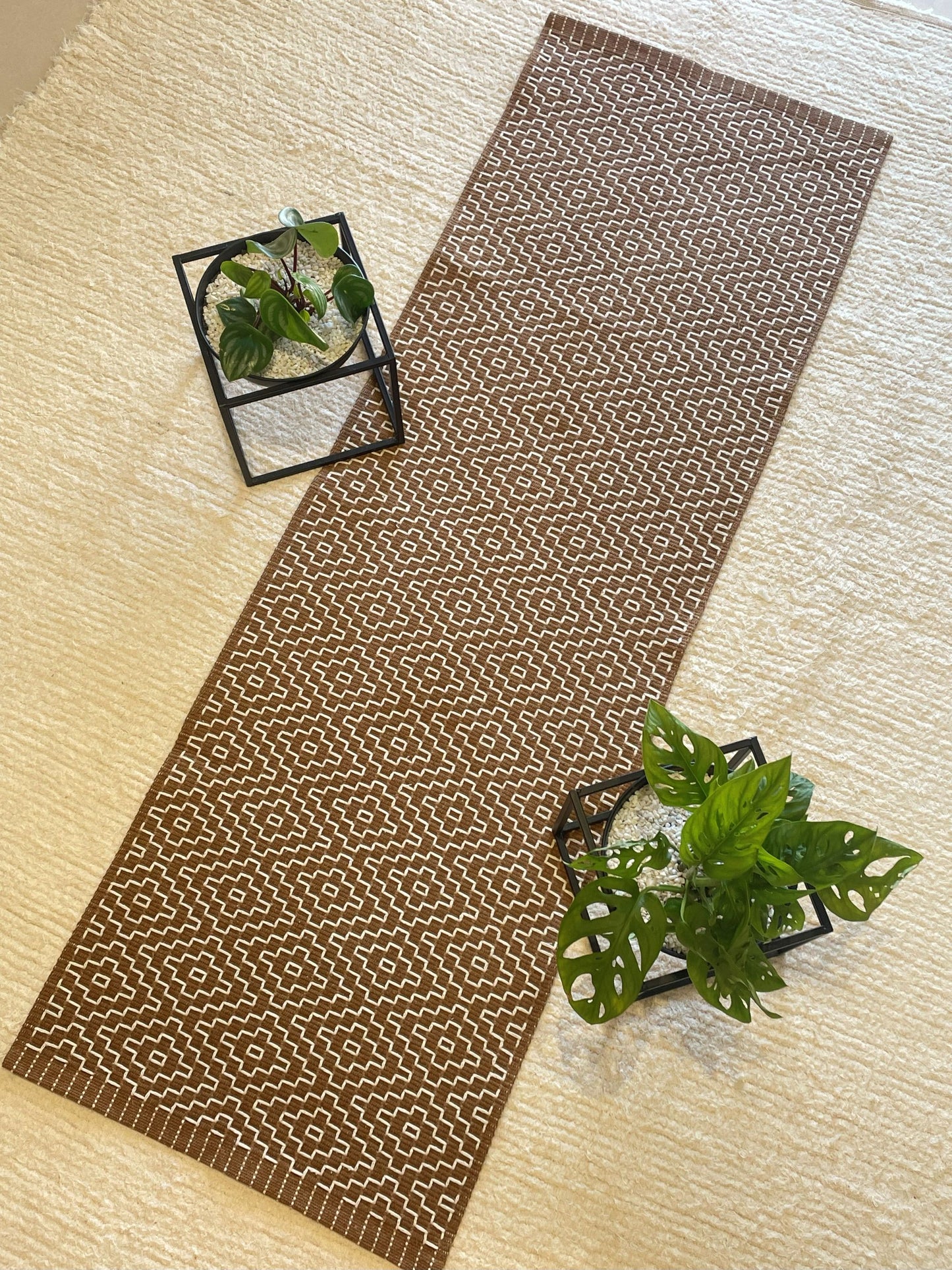 PASSADEIRA BORDADA CARAMELO