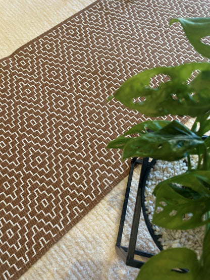 PASSADEIRA BORDADA CARAMELO