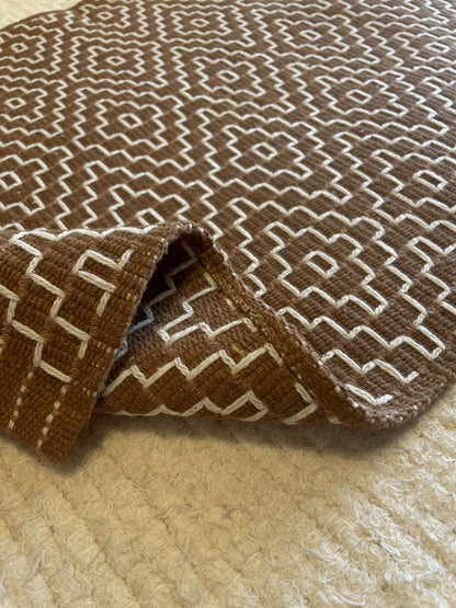 PASSADEIRA BORDADA CARAMELO