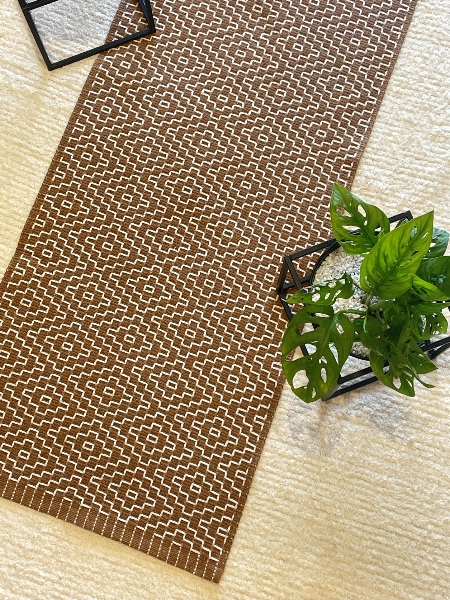 PASSADEIRA BORDADA CARAMELO