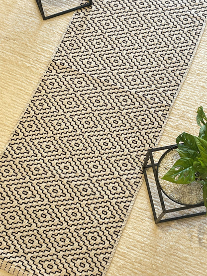 PASSADEIRA BORDADA PRETA