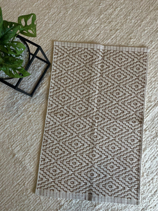 TAPETINHO BORDADO BEGE