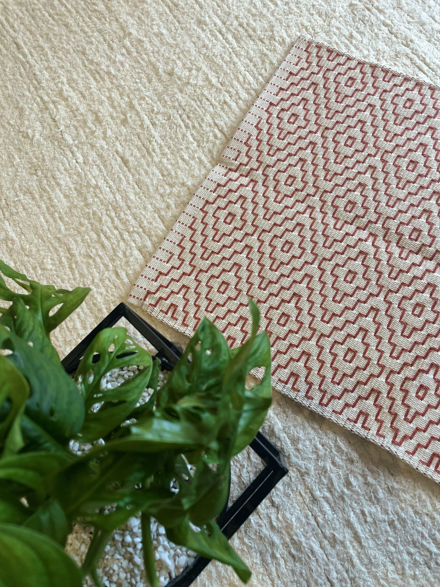 TAPETINHO BORDADO TERRACOTA