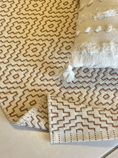 TAPETE MEDIO BORDADO BEGE