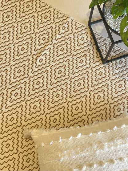 TAPETE MEDIO BORDADO BEGE