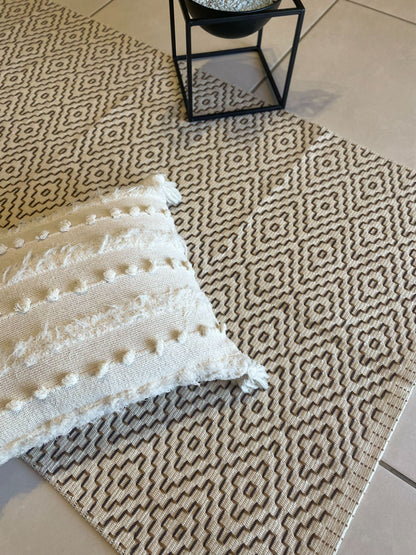 TAPETE MEDIO BORDADO MARROM