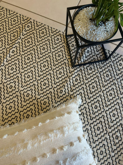 TAPETE MEDIO BORDADO PRETO