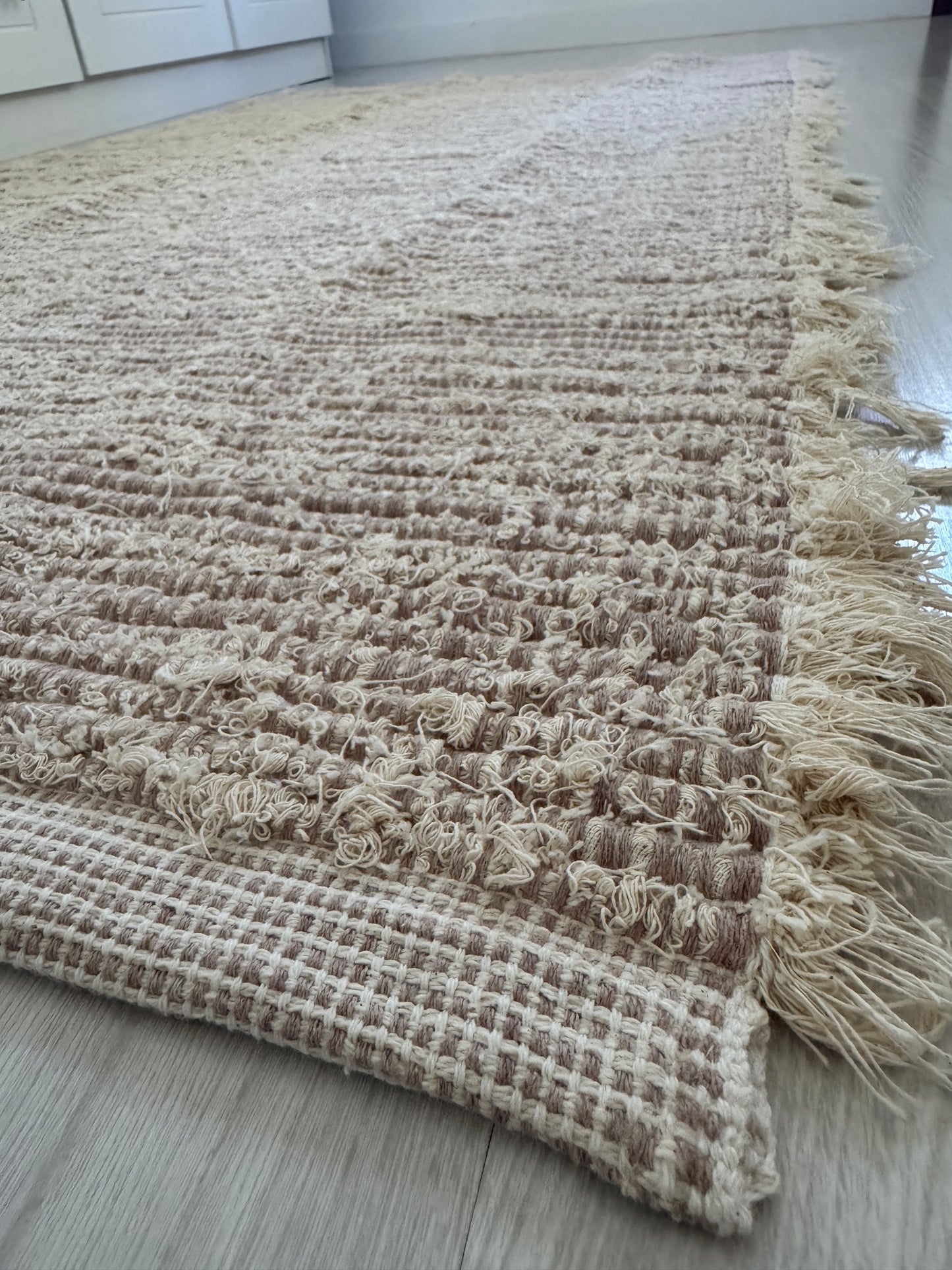 TAPETE BEIRA CAMA FELPUDO DUPLA FACE BEGE 80x150cm