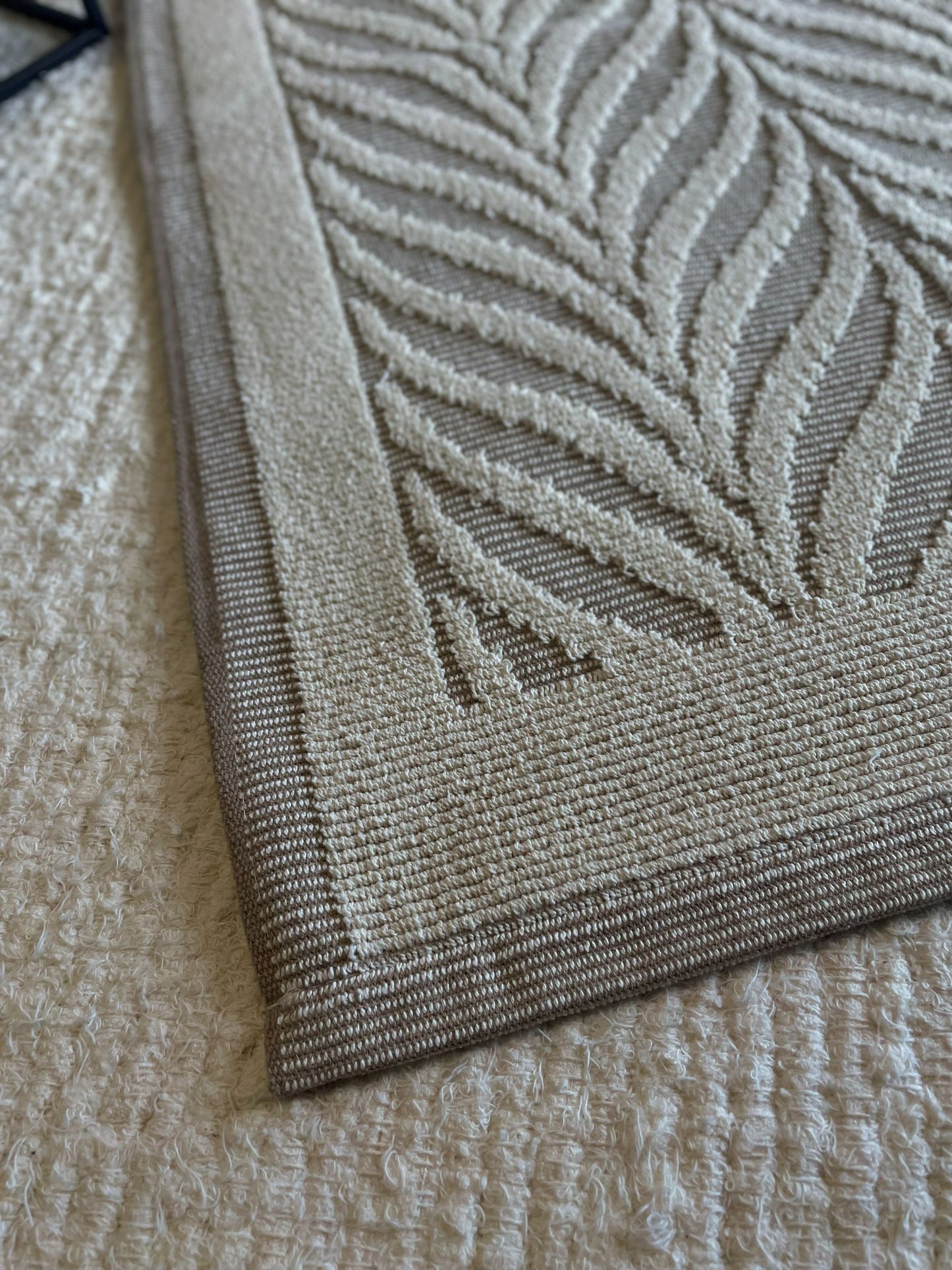 TAPETINHO FOLHA BEGE