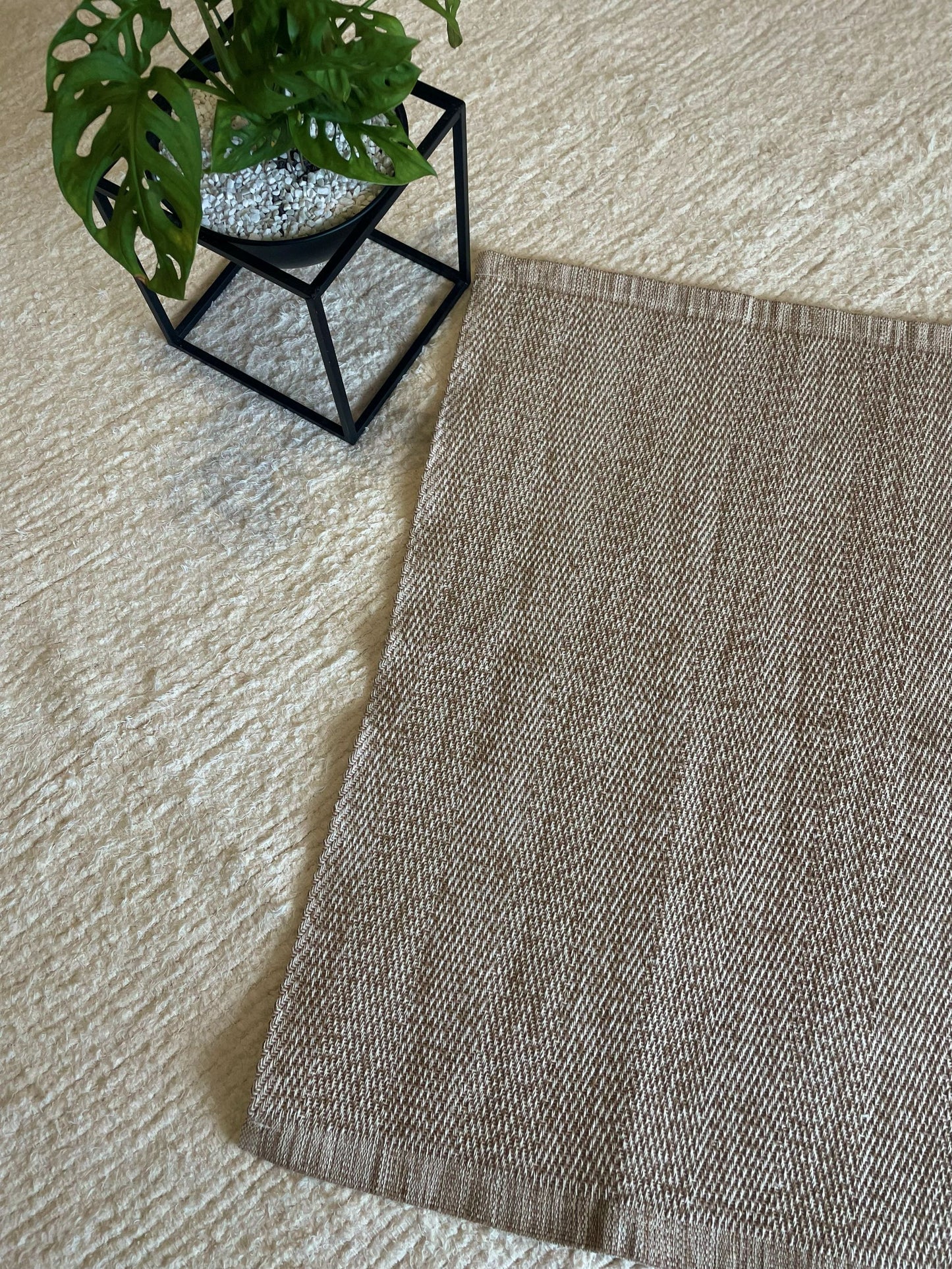 TAPETINHO CURADORIA SERRA MARROM