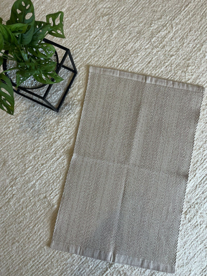 TAPETINHO CURADORIA SERRA BEGE