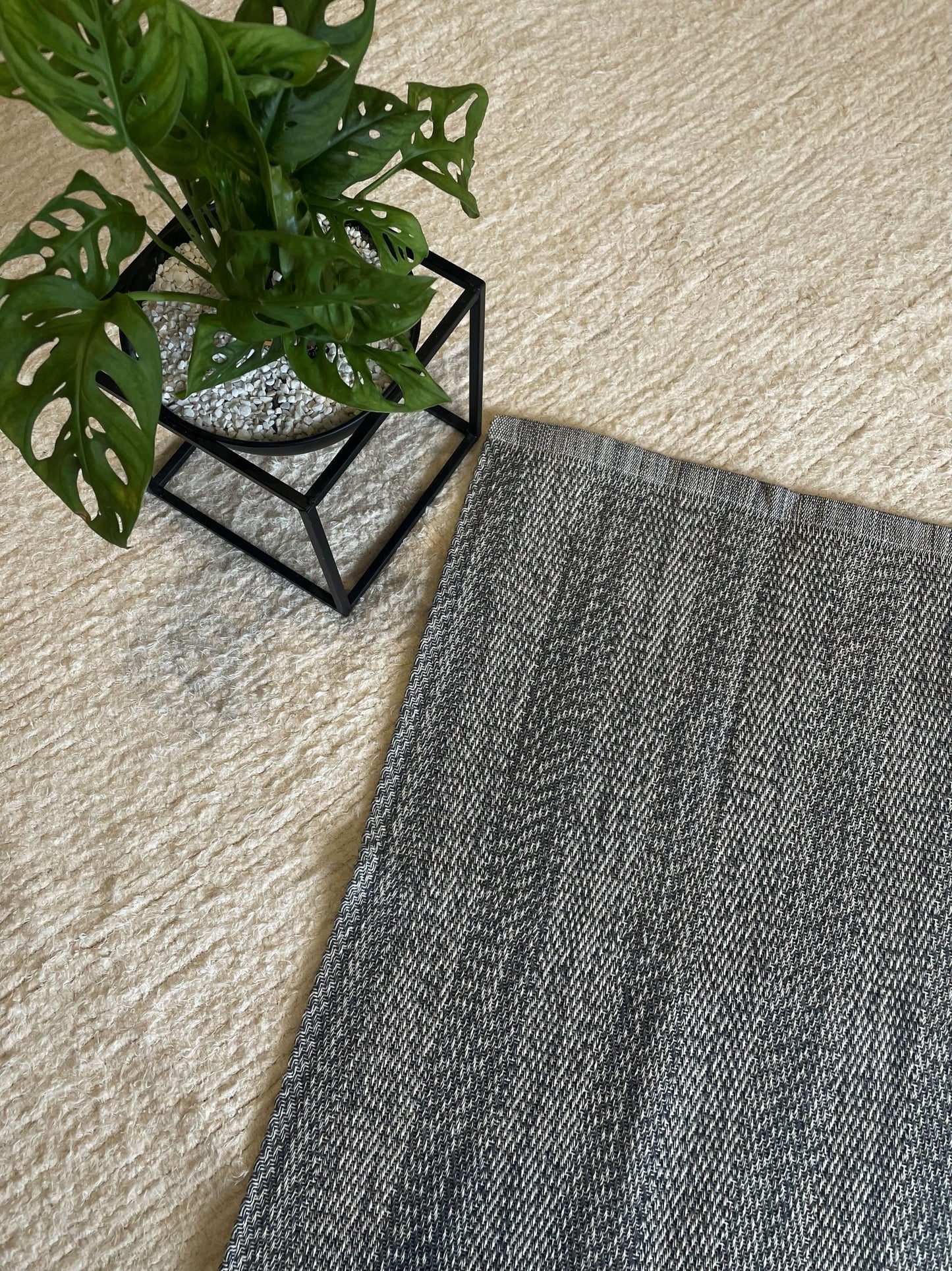 TAPETINHO CURADORIA SERRA CINZA