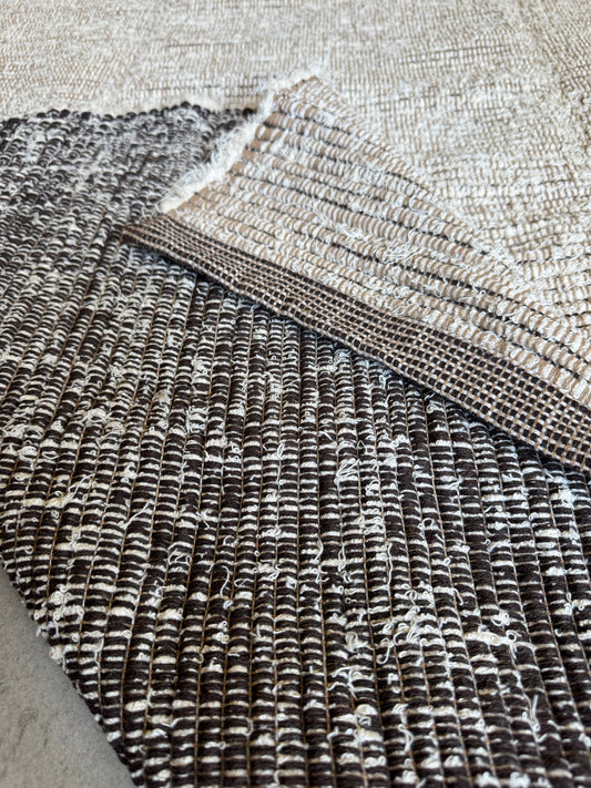 TAPETE CLÁSSICO FELPUDO DUPLA FACE MARROM 150x200cm