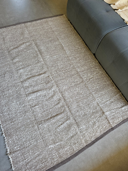 TAPETE CLÁSSICO FELPUDO DUPLA FACE MARROM 150x200cm